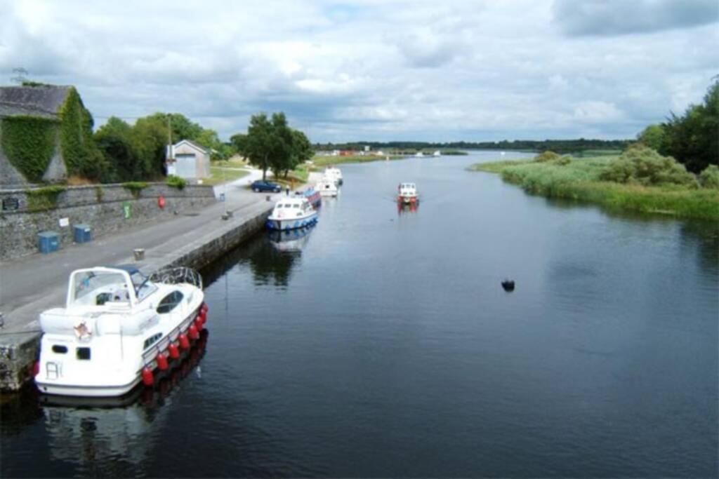 Riverside Marina Apartments Lanesborough Esterno foto